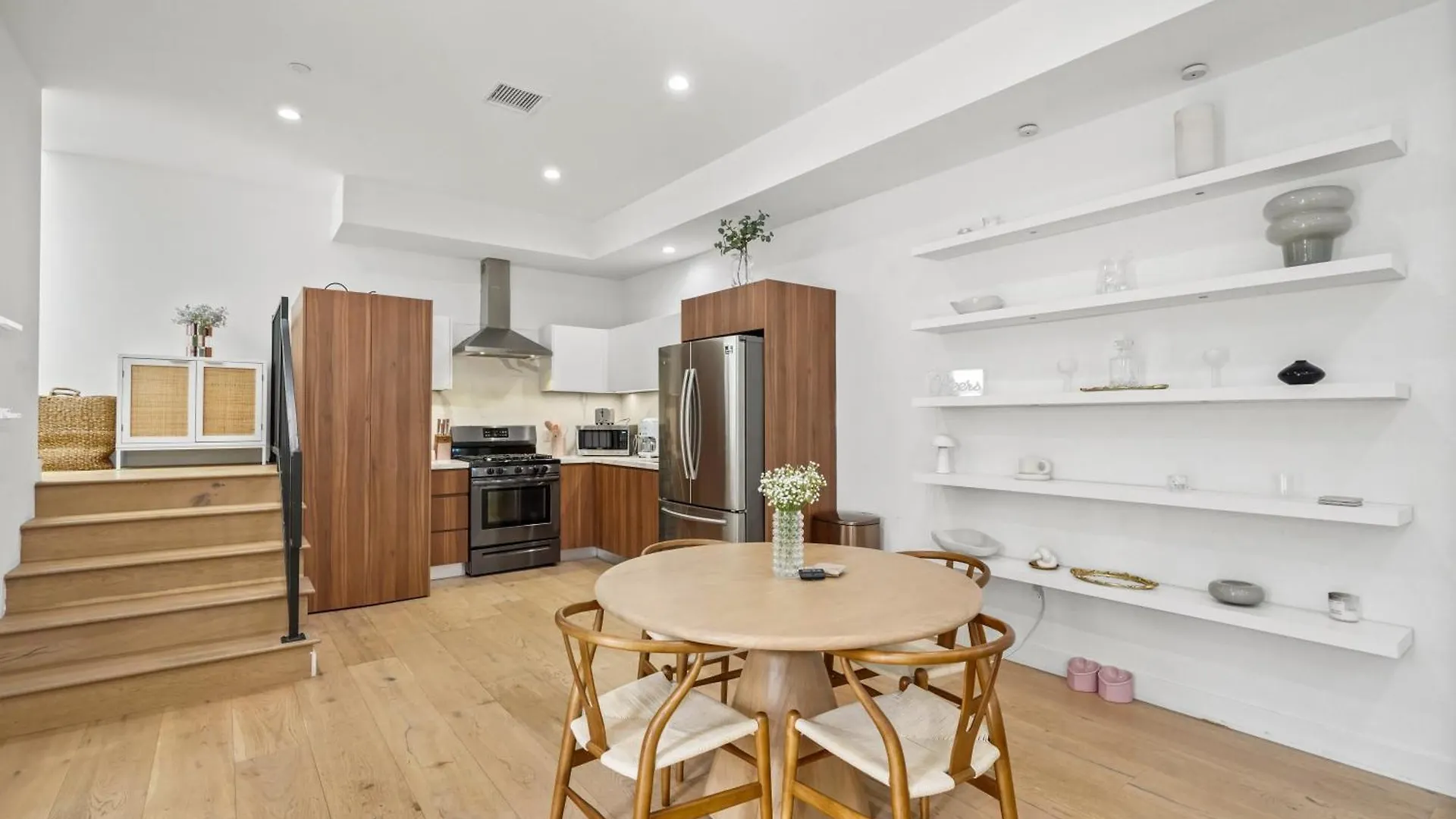 Scandinavian 2Br, 2Bath Townhome, Pet & Kid Friendly, Free Parking, 10Min To Venice Beach! Los Angeles