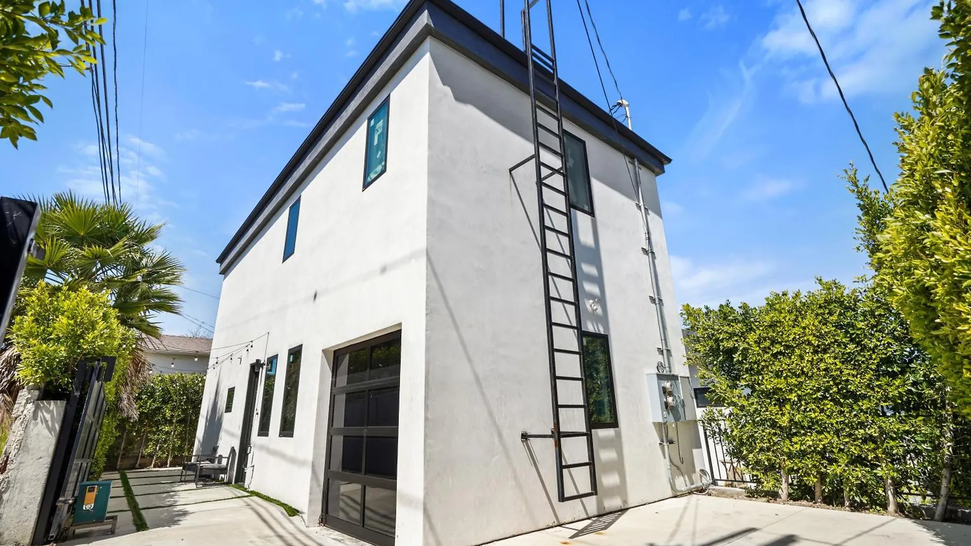 Scandinavian 2Br, 2Bath Townhome, Pet & Kid Friendly, Free Parking, 10Min To Venice Beach! Los Angeles