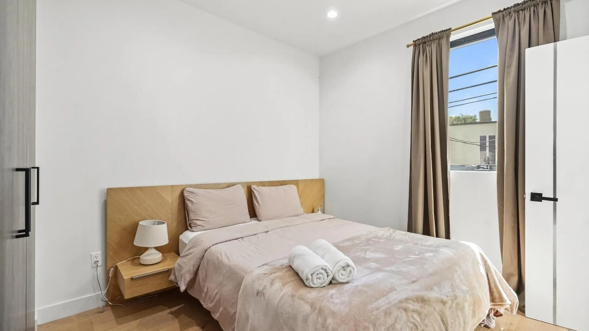 Scandinavian 2Br, 2Bath Townhome, Pet & Kid Friendly, Free Parking, 10Min To Venice Beach! Los Angeles 0*,  United States